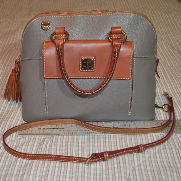 Dooney & Bourke Handbags - Elegant Dooney & Bourke Aubrey Satchel Bag EUC